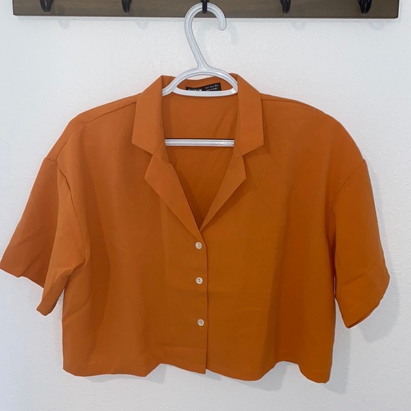 SHEIN Tops - SHEIN cropped button down shirt